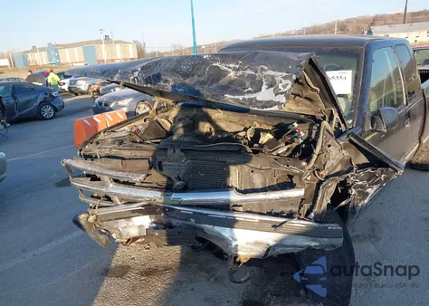 1998 Chevrolet K1500 Fleetside z USA, uszkodzony, nr VIN 1GCEK19R7WR129378